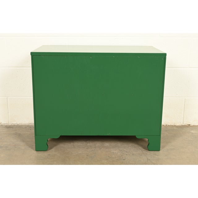Drexel Heritage Mid-Century Hollywood Regency Campaign Green Lacquered Nightstand | Circa 1970s For Sale - Image 11 of 12