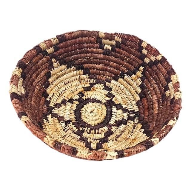 Southwestern Coiled Basket Bowl With Devil’s Claw Pattern, 6.25" For Sale