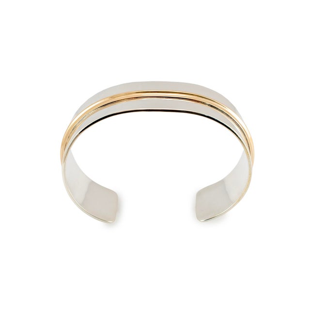 Early 21st Century James Avery 14k Yellow Gold 925 Silver Sleek Central Gold Cuff Bangle Bracelet For Sale - Image 5 of 8