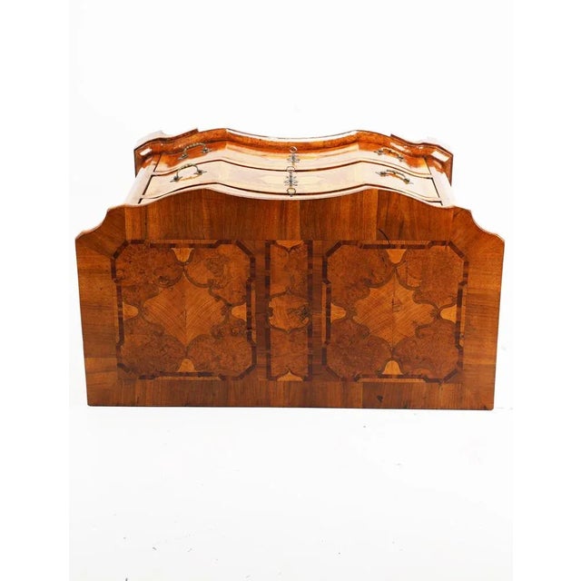 Baroque Chest of Drawers in Walnut, 1750s For Sale - Image 10 of 17