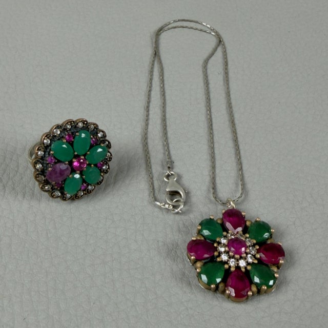 Vintage 925 Silver Daisy Pendant Necklace and Ring Set in Emerald, Ruby, and Zircon from Ignoto, 1970s, Set of 2 For Sale - Image 11 of 11