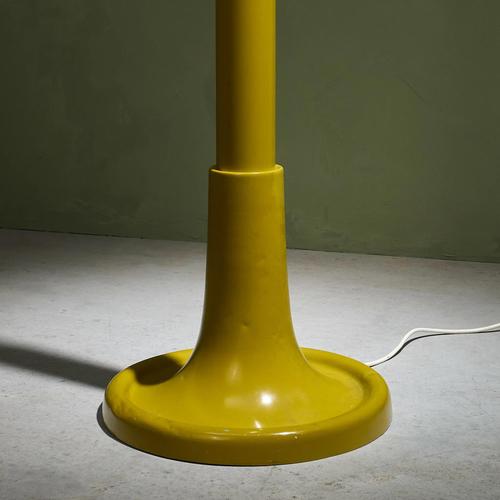 Postmodern Skyscraper Floor Lamp with Mustard Lacquered Stem and Glass Shade, Italy For Sale - Image 9 of 10