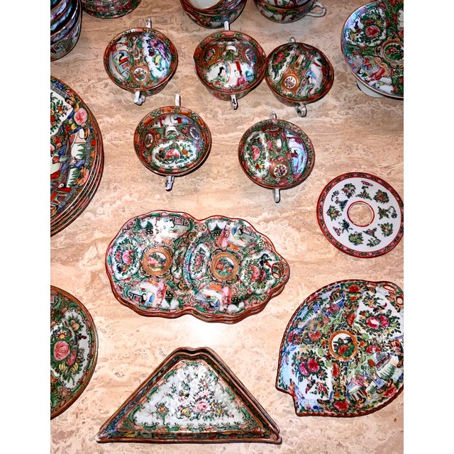 Large Vintage Chinese Export Rose Medallion Porcelain Collection – 188-Piece Estate Set For Sale - Image 16 of 17