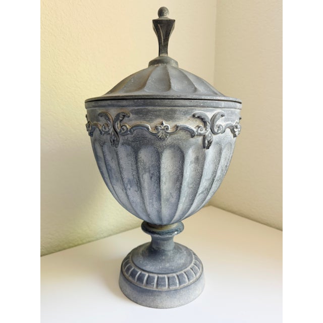 Metal Neoclassic Adams Style English Garden Urns, a Pair, Late 19th Century For Sale - Image 7 of 15