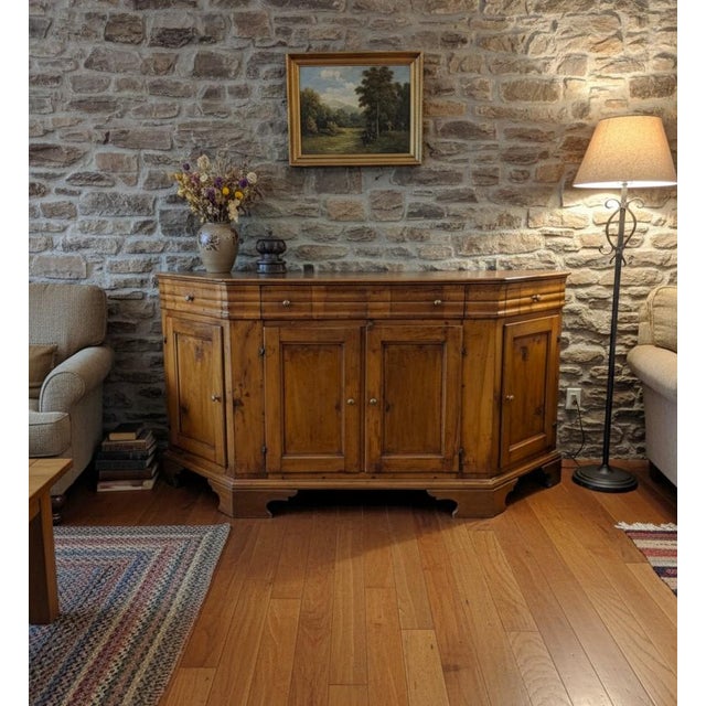 A dream of history and beauty in the heart of your home Imagine waking up in a villa nestled in the Sienese hills, where...