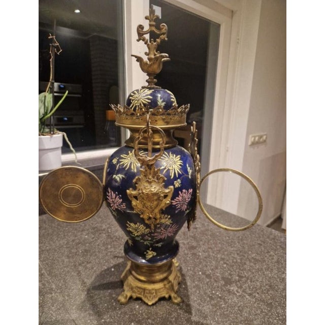 Mantel Clock in Bronze and Ceramic For Sale - Image 6 of 12