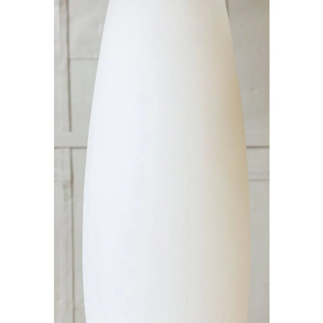 Mid-Century Modern Pair of Italian Mid-Century Frosted White Murano Glass Table Lamps, 1950s For Sale - Image 3 of 7