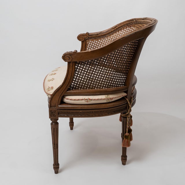 1920s Louis XVI Style Neoclassical Cane Barrel Bergère Chair in Carved Beechwood For Sale - Image 4 of 13