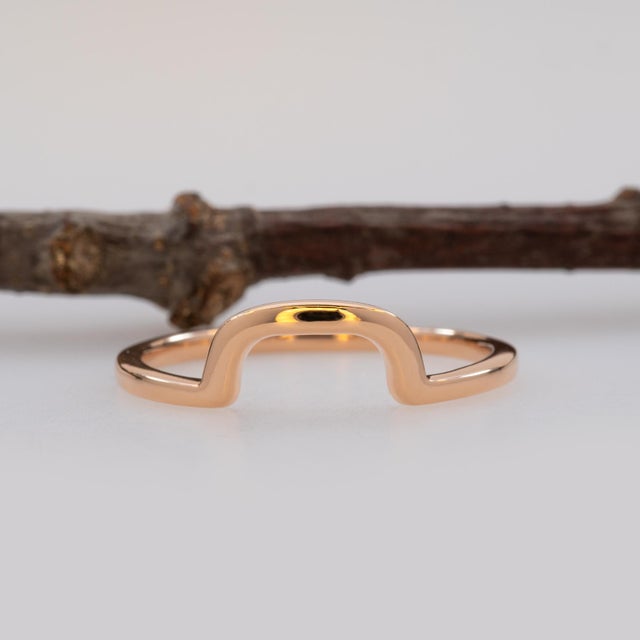 Metal Minimalist Modern Contour Band: Solid 14k Gold Curved Stackable Ring, Size 6.75 For Sale - Image 7 of 10