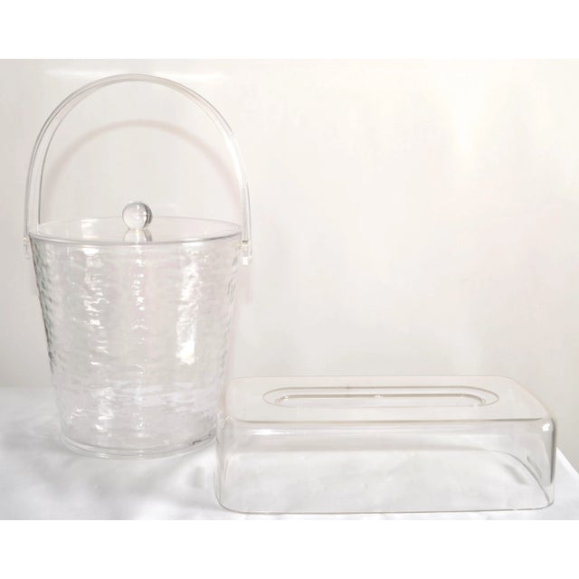 Plastic 1980s Vintage Grainware Transparent Lucite Clear Acrylic Ice Bucket Lid Tongs For Sale - Image 7 of 12
