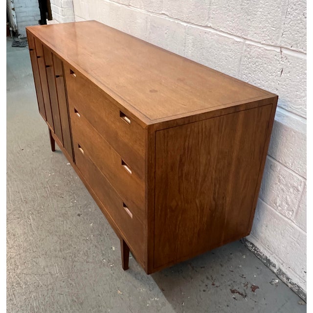 Wood Mid-Century Early American of Martinsville Long Walnut Dresser For Sale - Image 7 of 17