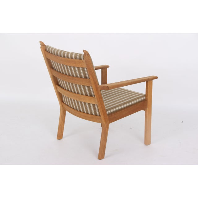 Brown GE284 Armchair in Soaped Oak and Savak Wool by Hans J. Wegner for Getama, 1980s For Sale - Image 8 of 10