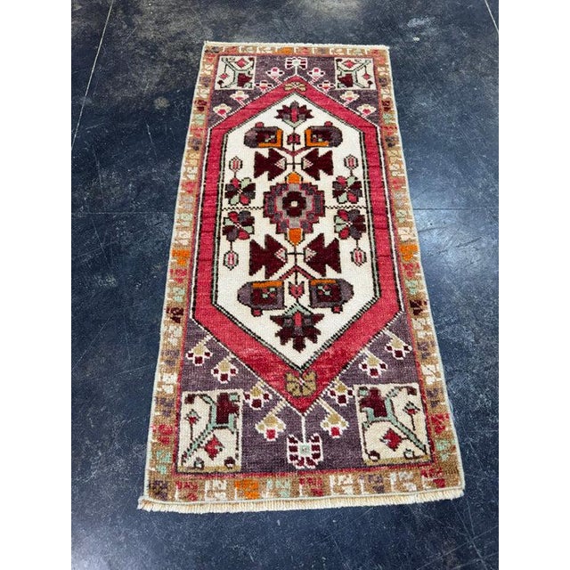 Turkish Yastik Rug 1'5" x 3' For Sale - Image 4 of 5