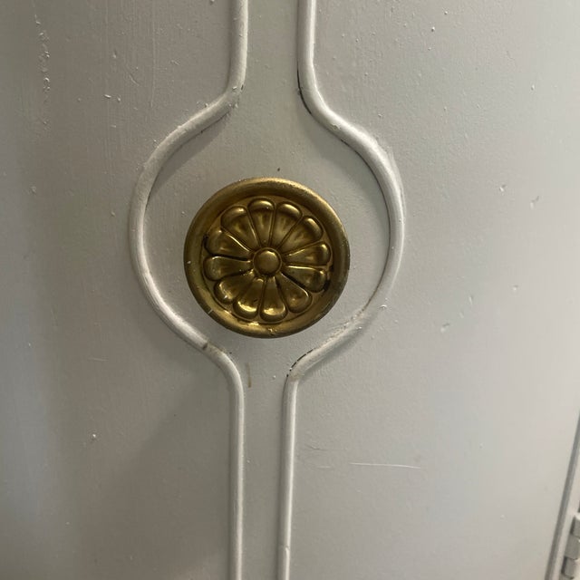 Art Deco Vintage Drum End Table in Gloss White Finish For Sale - Image 3 of 7