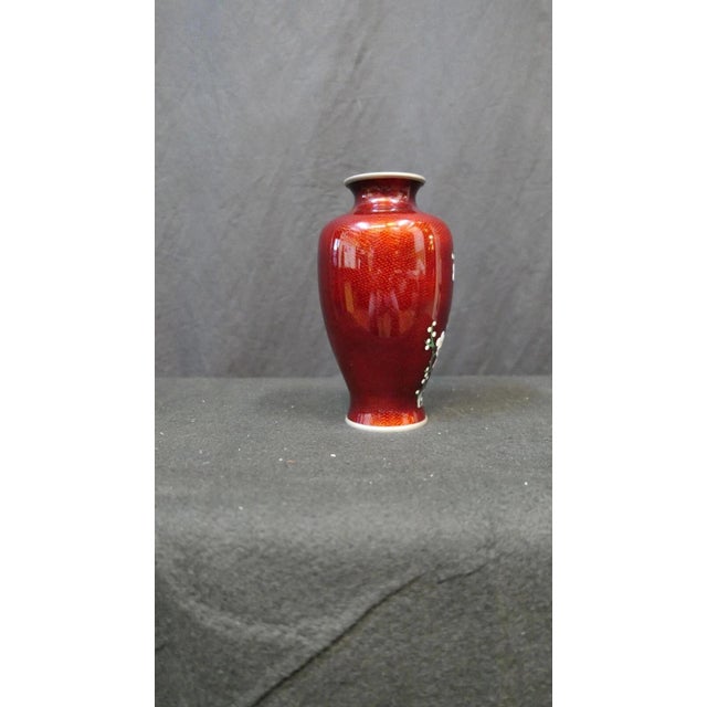Early 20th Century Japanese Red Enamel Vase For Sale - Image 4 of 7
