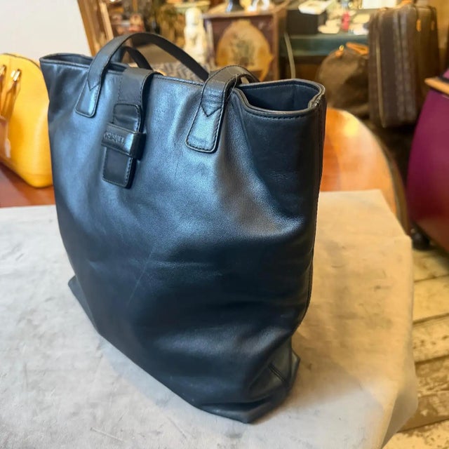 Late 1990s Excellent Condition Chanel Smooth Black Leather Tote Bag For Sale - Image 12 of 15