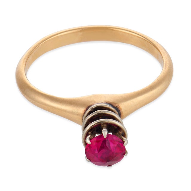 Contemporary Vintage Architectural Synthetic Ruby 14k Yellow Gold Solitaire Ring, Size 7.5 For Sale - Image 3 of 5