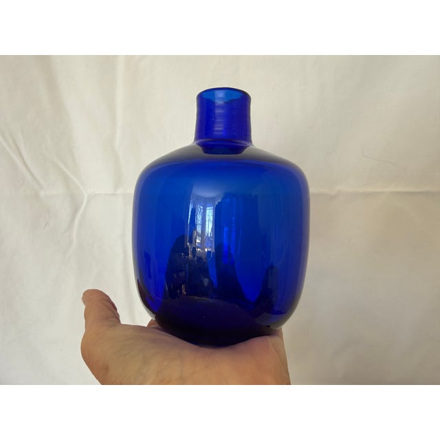 Pair Vintage 5.25" X 4" Blenko Cobalt Blue Art Bubble Glass Bud Vases, Hand Blown, Joel Myers Design For Sale - Image 6 of 13
