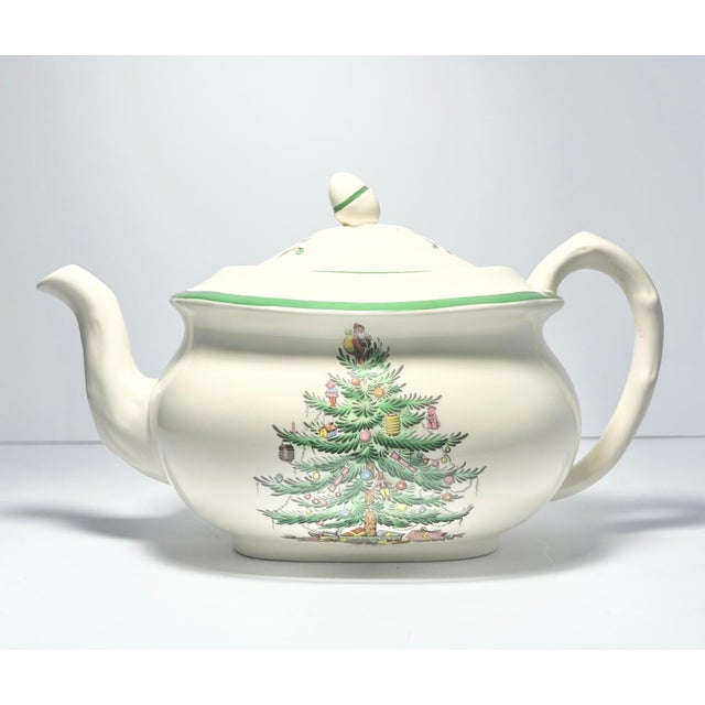 Spode “Christmas Tree” Ceramic Teapot & Lid 6” 44oz Good vintage condition. No chips, cracks, or fleabites. Height (Base...