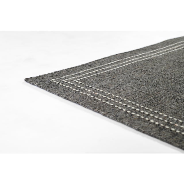 Momeni Oliver Charcoal Hand Loomed Area Rug 8' X 10' For Sale In Atlanta - Image 6 of 9