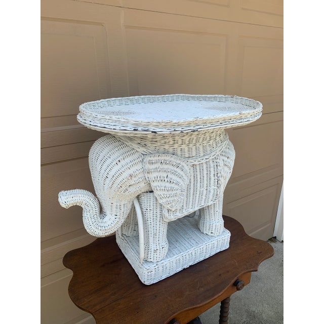 A Palm Beach Icon | White Wicker Elephant Drinks Table, 1970s For Sale - Image 10 of 12