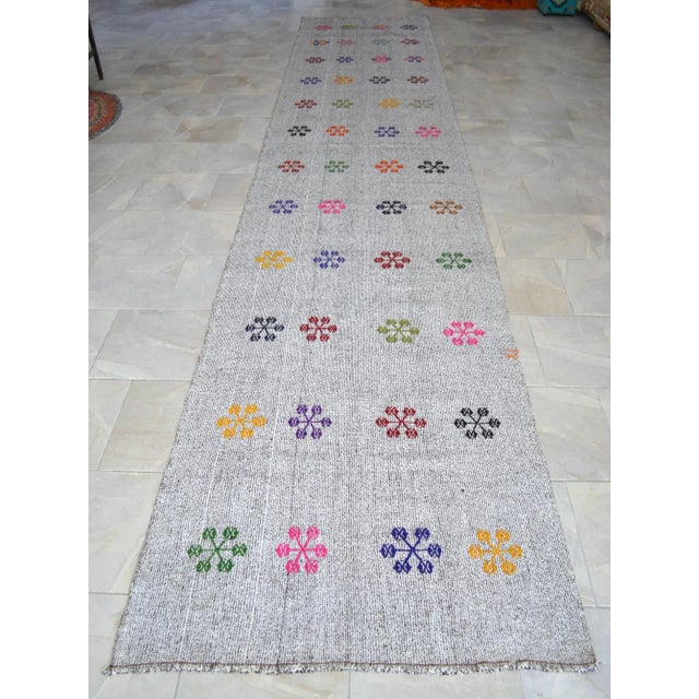 1960s Vintage Hand Woven Turkish Kilim Runner Rug Flat Weave Stair Runner Rug - 3′9″ × 19′2″ For Sale - Image 12 of 17