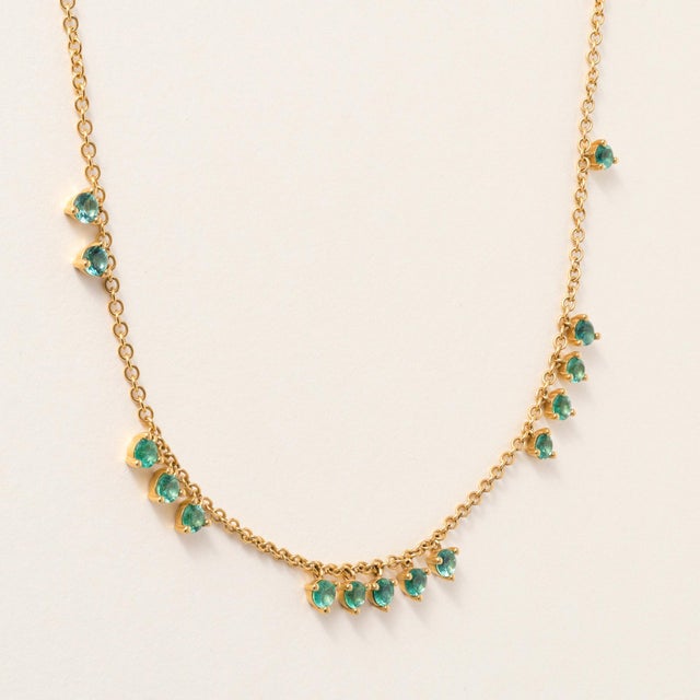 Modern 18k Yellow Gold 1.70 Carats Green Emerald Dangle Necklace For Sale - Image 3 of 5