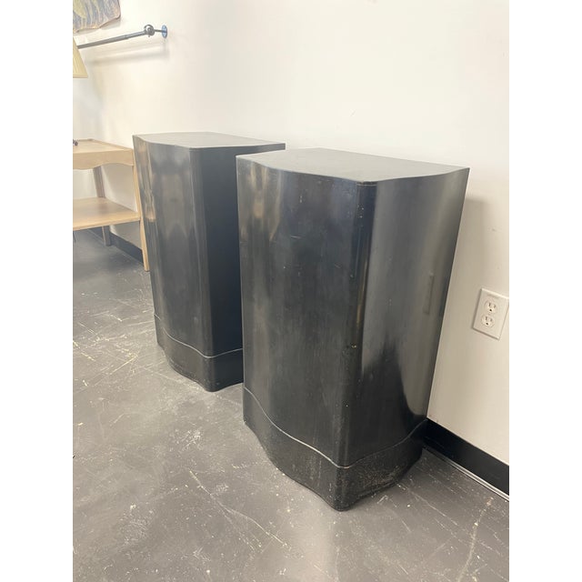 Mid 20th-Century Palm Beach Regency Marshall Fields Black Lacquer Display Pedestals - a Pair For Sale - Image 4 of 9