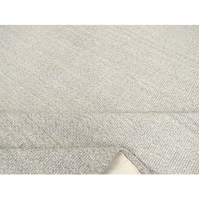 Galerie Shabab Collection Mid-20th Century Handmade Turkish Flat-Weave Kilim Room Size Carpet For Sale - Image 9 of 10