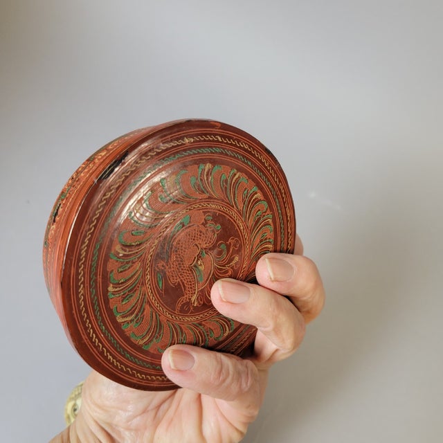19th Century Thai Polychrome Lacquer Betel Box With Guardian Lion For Sale - Image 4 of 9