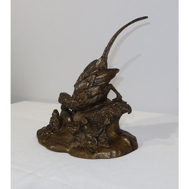 Bronze subject with medal patina signed on the terrace Vilavan, representing a pheasant hen protecting her five young....