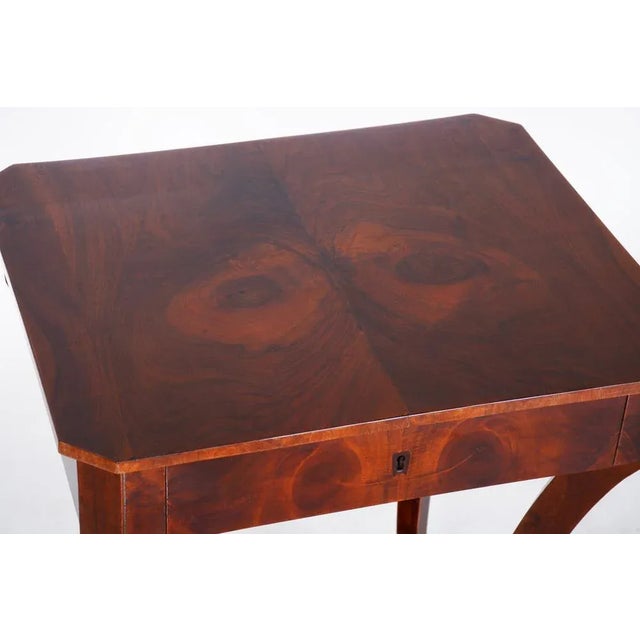 Small Biedermeier Table in Walnut, 1830s For Sale - Image 4 of 7