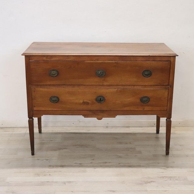 Antique 18th Century Walnut Chest of Drawers For Sale - Image 12 of 18