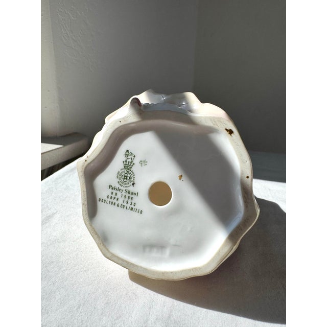 Vintage Royal Doulton Figurine ~ “Paisley Shawl” ~ Hn 1988 For Sale - Image 11 of 11