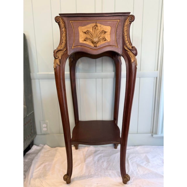 French Provincial-Style Pedestal Table With Gilt Decoration For Sale - Image 4 of 12