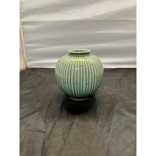 Vintage Signed Korean Celadon Ribbed Bamboo Vase - Song-Cheong 松青 Crackle Glaze For Sale In New York - Image 6 of 7