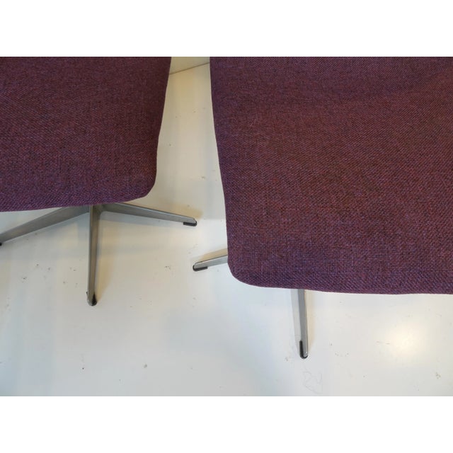 Mid-Century Modern Denmark Arne Jacobsen Swiveling Oxford Dining Chairs For Sale - Image 12 of 13