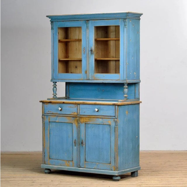 Antique Pine Kitchen Cupboard, 1900s, in Good conditions. Designed 1890 to 1919