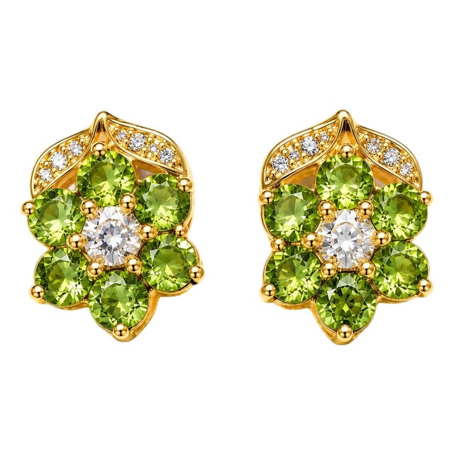 Late 20th Century 14K Yellow Gold Alexandrite Diamond Floral Stud Earrings, Pair For Sale