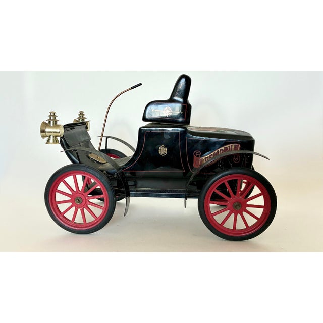 Functional, stylish, and a tribute to a piece of American history, this collectible decanter liquor bottle created by the...