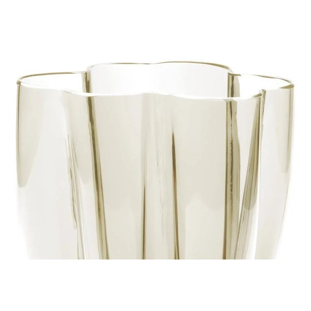 Petal is a rounded vase that, thanks to some fine metal wires, when blown creates lobed shapes that resemble petals....
