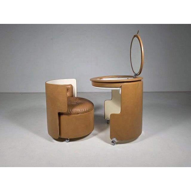 Tan Dilly Dally Vanity Set by Luigi Massoni for Poltrona Frau, 1960s, Set of 2 For Sale - Image 8 of 10