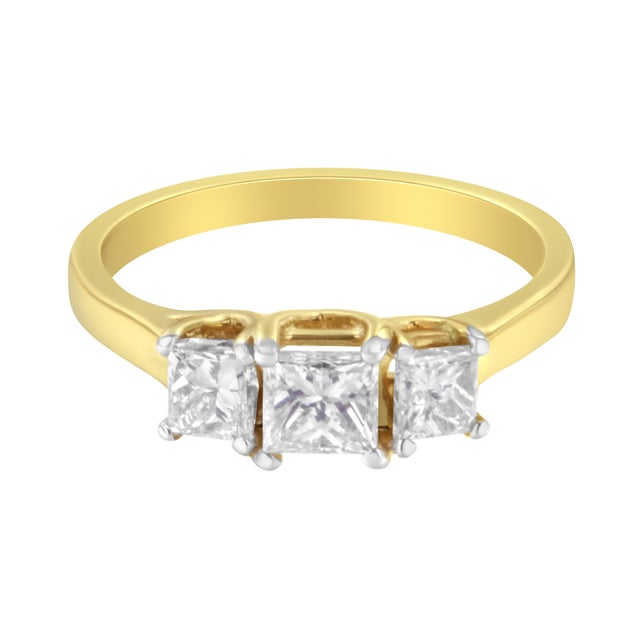 Contemporary 10K Yellow Gold Princess-Cut Diamond Three Stone Band Ring (1 Cttw, J-K Color, I1-I2 Clarity) - Size 6 For Sale - Image 3 of 6