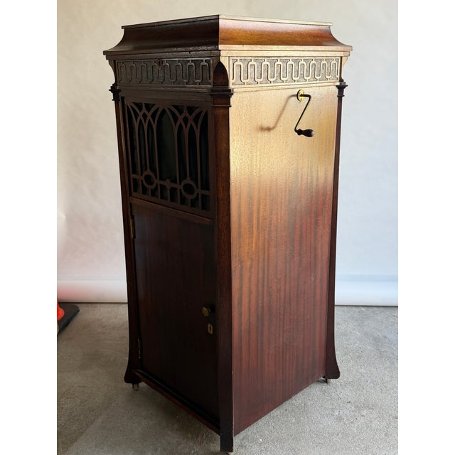 Wood 1914 Edison Disk Phonograph Model C-250 With 100 Edison Records Original Oil Can & Brush, Accessories For Sale - Image 7 of 18