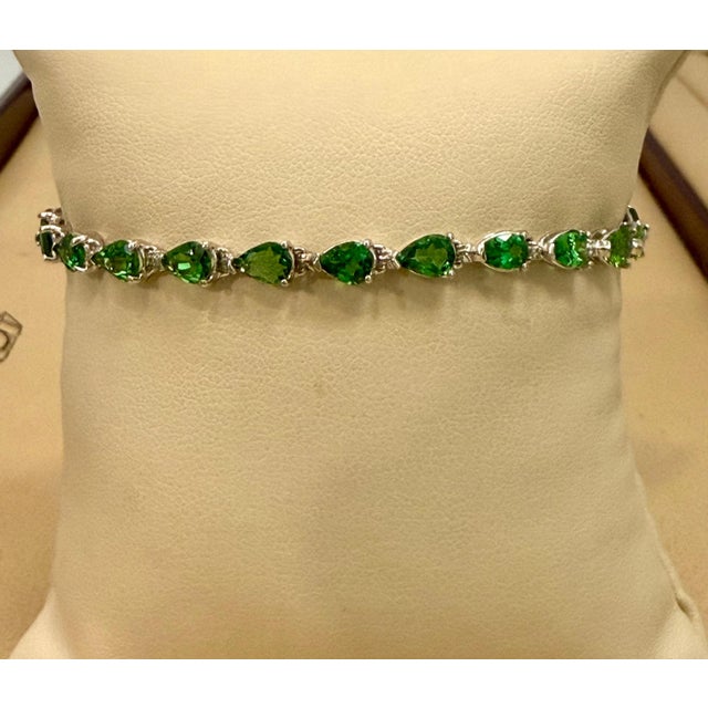 12 Ct Natural Pear Shape Tsavorite Cocktail Tennis Bracelet 14 Kt White Gold 7" For Sale In New York - Image 6 of 8