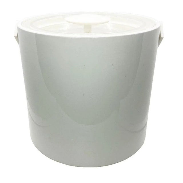 Georges Briard 1970s Hollywood Regency White Acrylic Ice Bucket Champagne Chiller by Georges Briard For Sale - Image 4 of 6