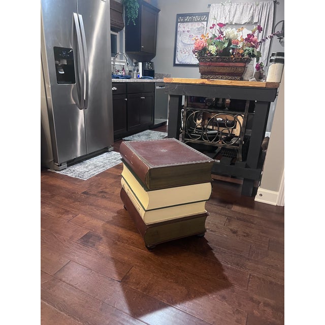 Late 20th Century European Style Vintage 1996 Trompe l'Oeil Stacked Book Chairside Table by Tec Inc. For Sale In Memphis - Image 6 of 8