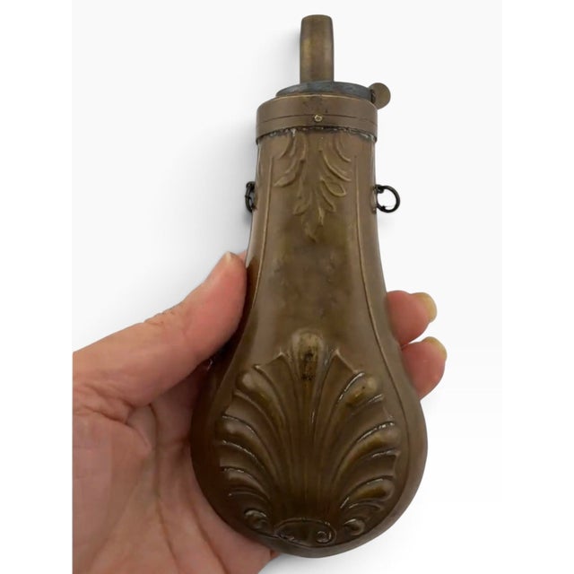 Antique 19th-Century Copper and Brass Powder Flask With Embossed Shell Motif, Civil War Era Firearm and Militaria Collectible For Sale In New York - Image 6 of 11