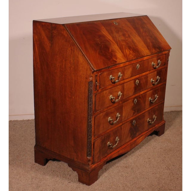 Superb Georgian mahogany secretary desk from the late 18th century. This secretary desk is of superb quality with a...