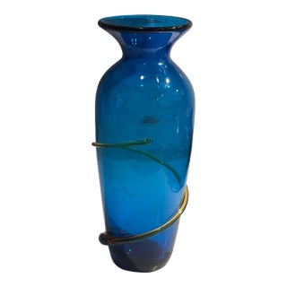 Vintage Blenko Handcraft Cobalt Blue Art Glass Vase With Amber Applied Trail, Usa, 1970s For Sale